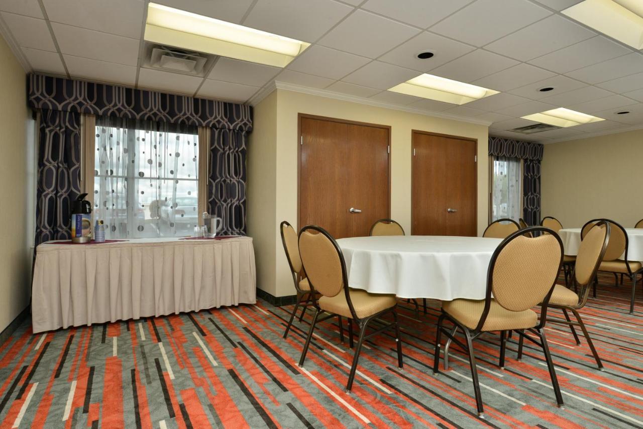 Holiday Inn Express Boston-Milford By Ihg Ngoại thất bức ảnh